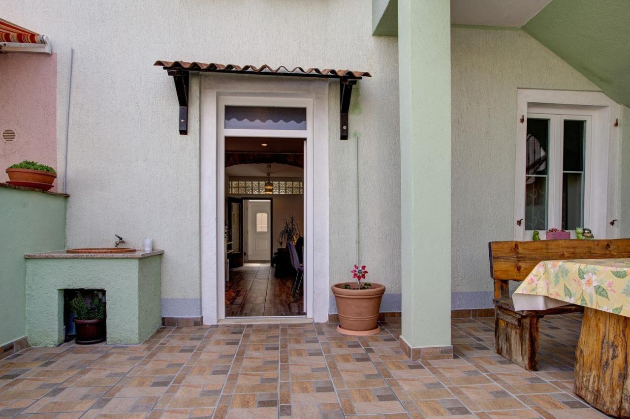 Apartment Laura With Terrace Vodnjan Exterior foto